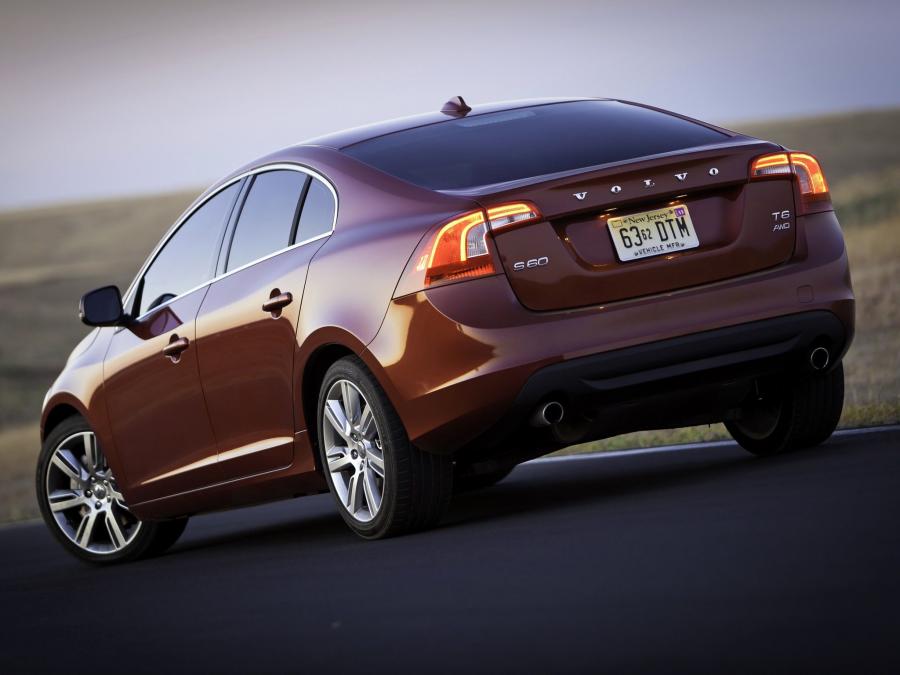  Volvo S60 T6 2010 года  (US) (фото 8 из 24)